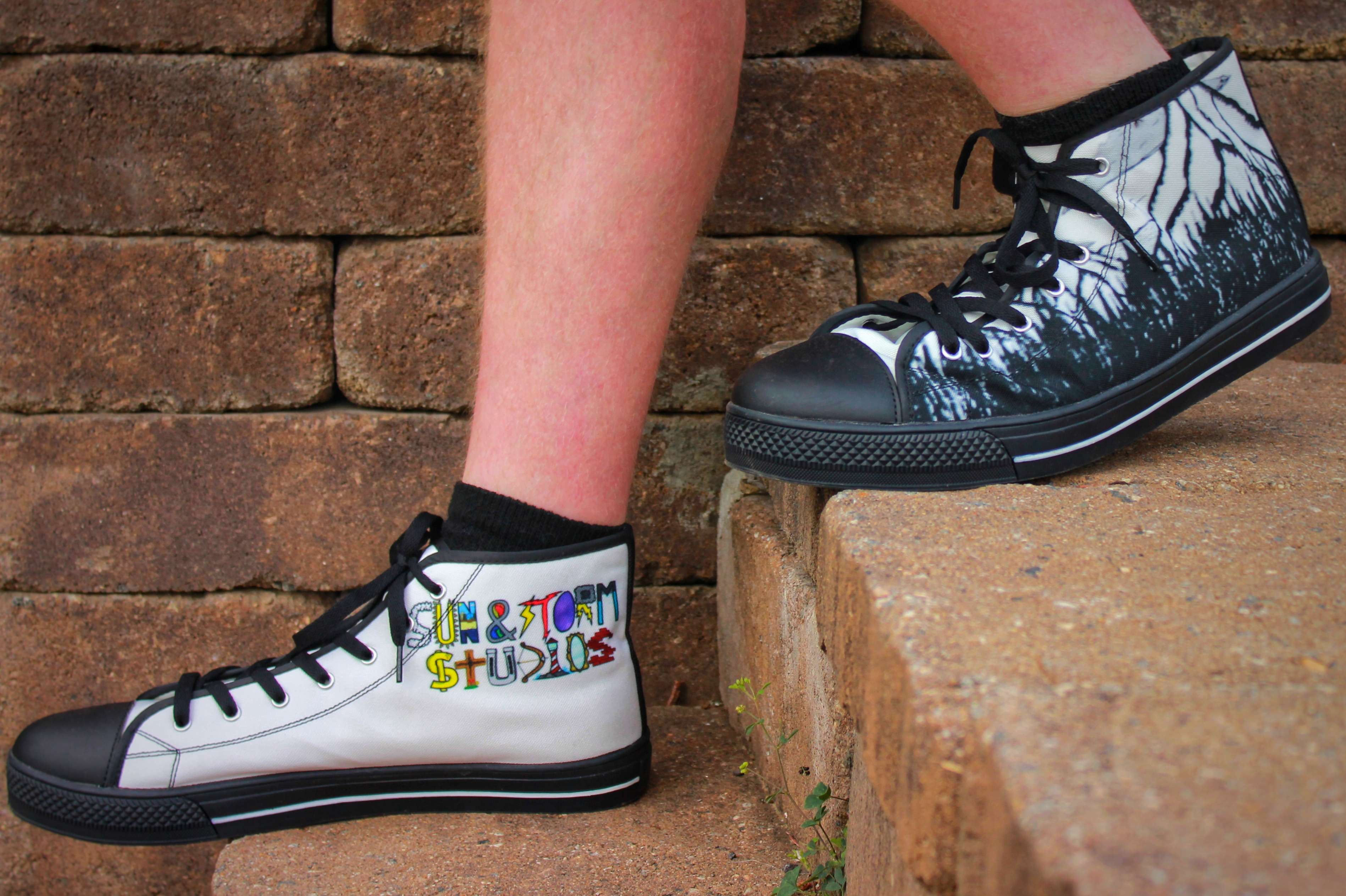 Issue 1 : Multi Logo High Top Sneakers