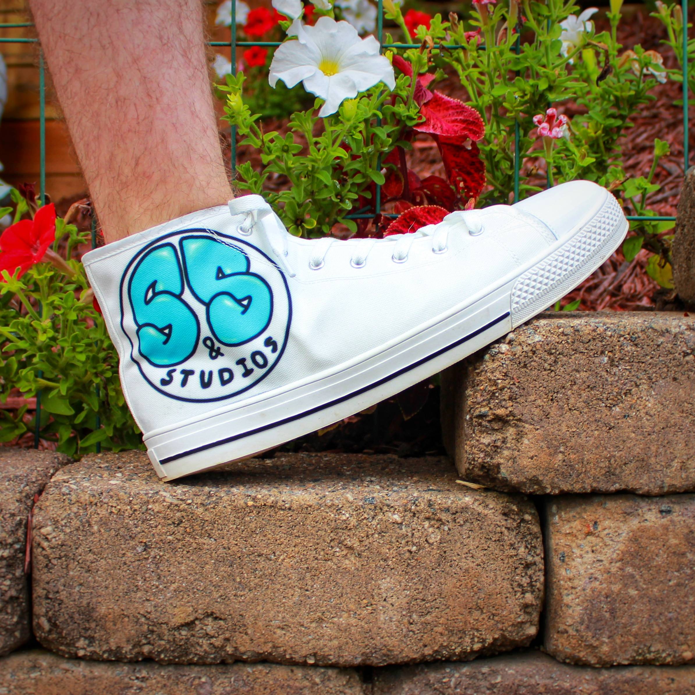 Issue 1 : Multi Logo High Top Sneakers