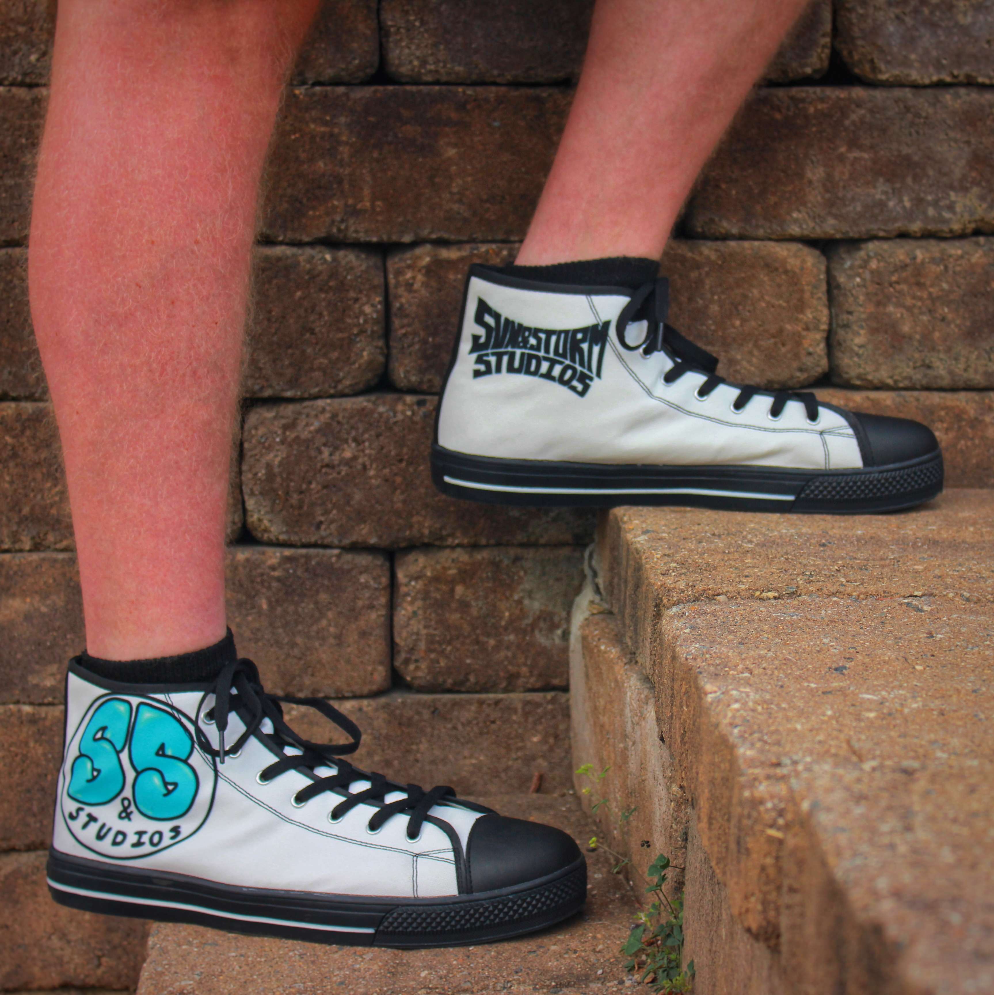 Issue 1 : Multi Logo High Top Sneakers
