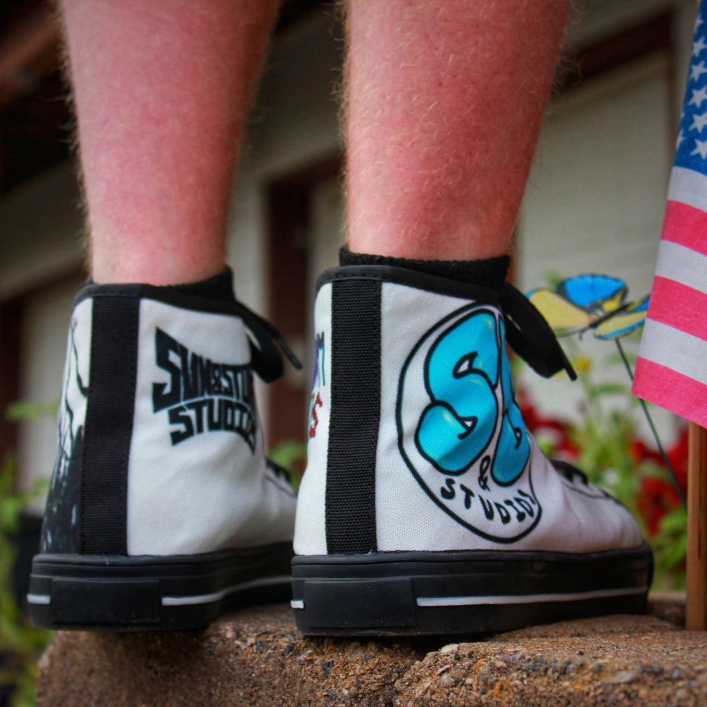 Issue 1 : Multi Logo High Top Sneakers